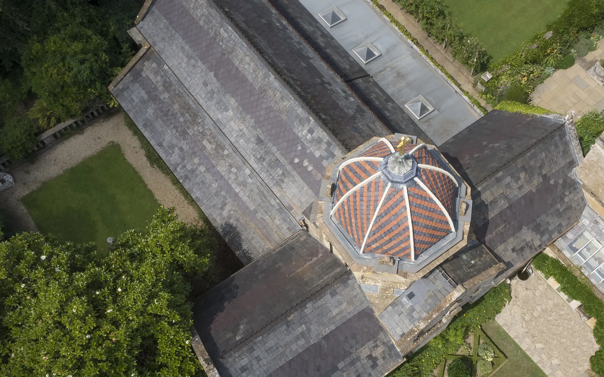 chideok church roof tiles